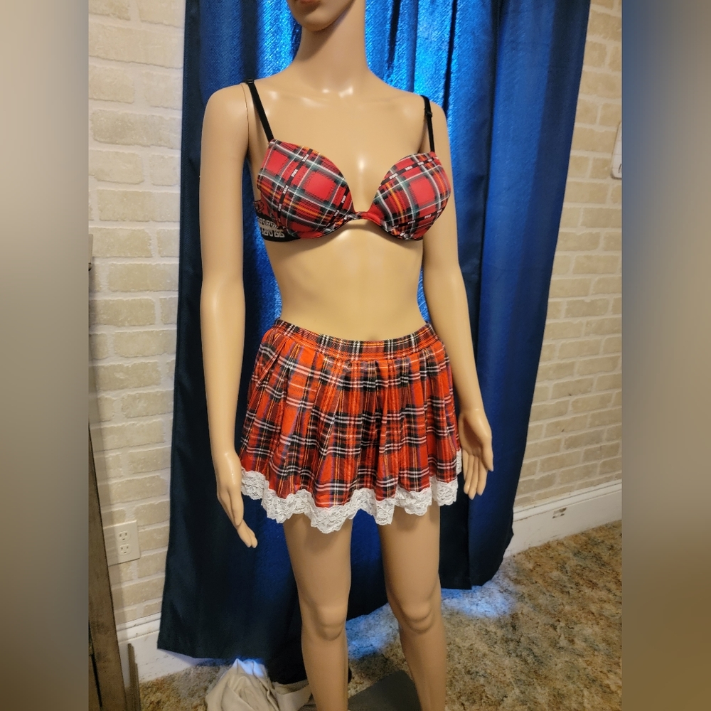 Xmas bra and short skirt